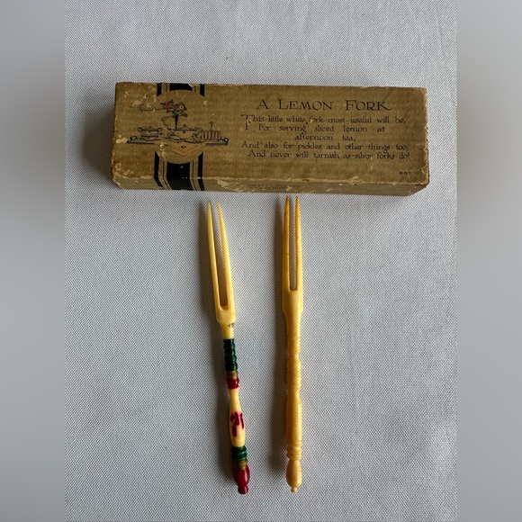 Antique Carved Bovine Bone Lemon Fork Set in Original Box by Craft Boston USA - Picture 1 of 9